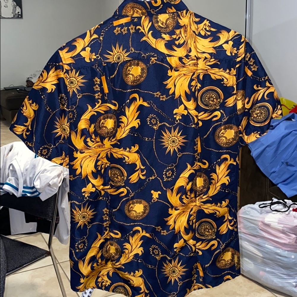 Large used shrt - Picture 2 of 3